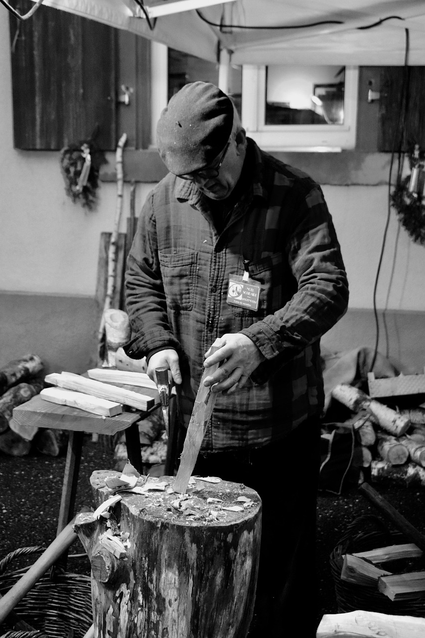 prune, drink, chopped, sculpture, crafts, carved, decoration, figure, woodwork, artisan, grandfather, built, sculptor, hobbies, works, creativity, the work, artist, creative, decorative, lumberjack